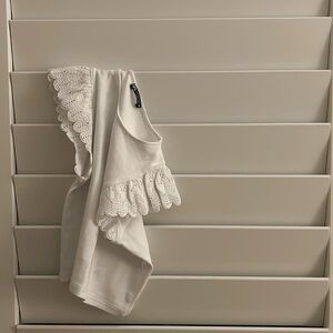 Zara white cotton tank top with croquet designed sleeves